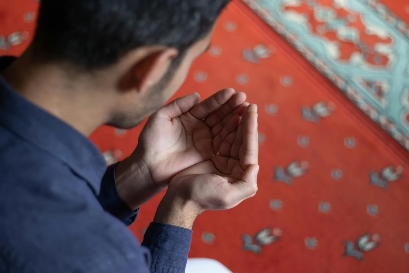 La solitude des hommes musulmans : une épreuve silencieuse